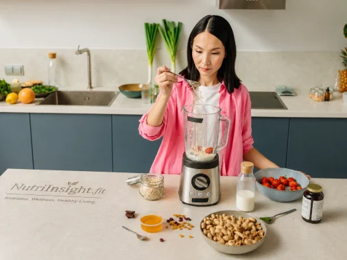 Best liquids for mixing protein powder including water milk and almond milk