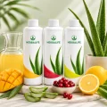 A minimalist infographic comparing Herbalife Aloe Concentrate with raw aloe juice, highlighting differences in purity, taste, safety, formulation and quality control.